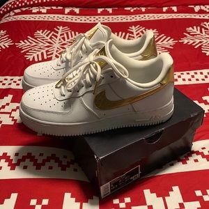 Nike Air Force 1 Gold Metallic Gold